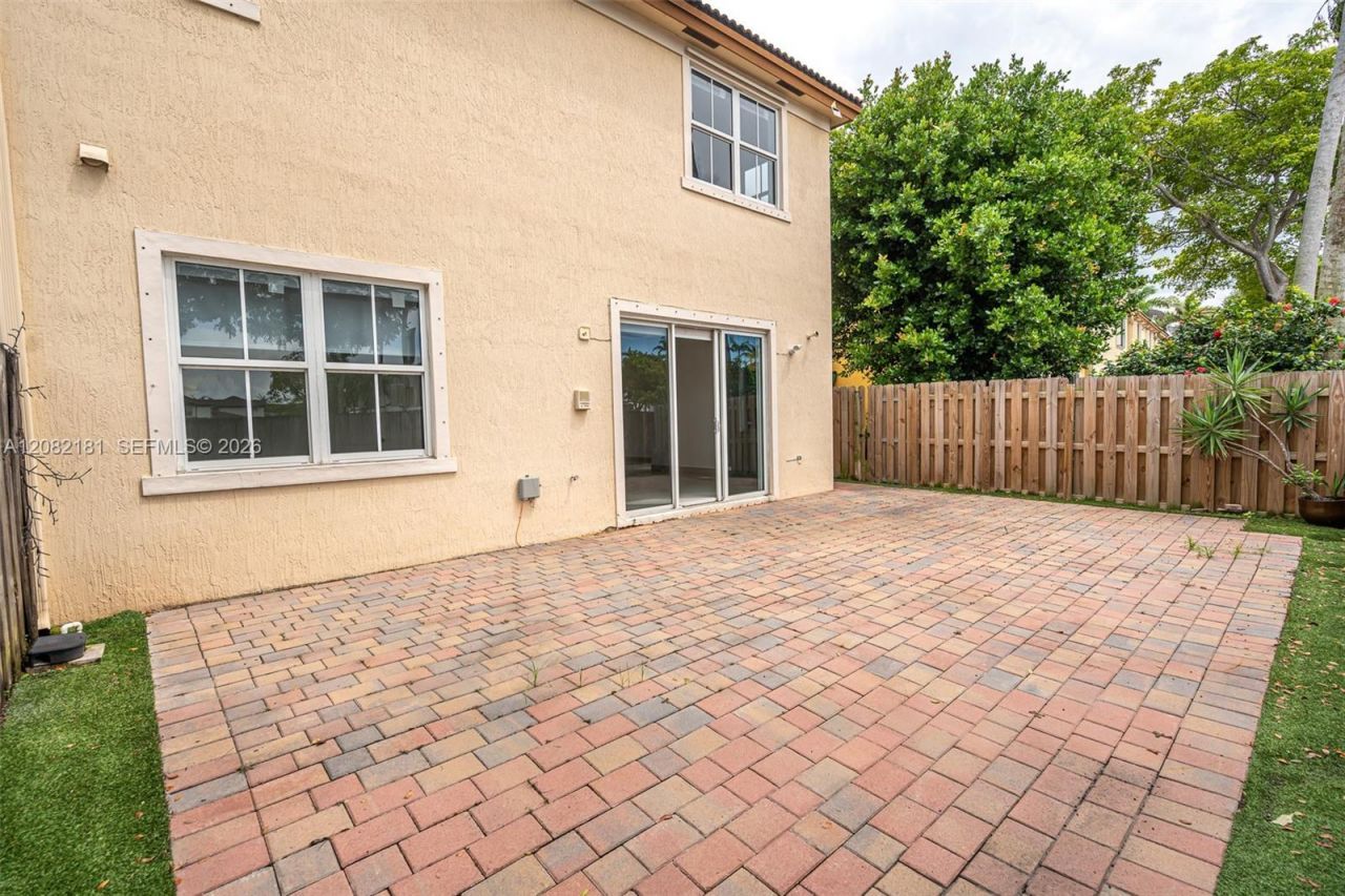 7670 NW 113th Path, Doral, FL 33178 Photo