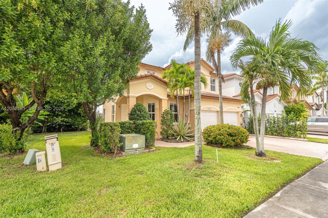 7670 NW 113th Path, Doral, FL 33178 Photo