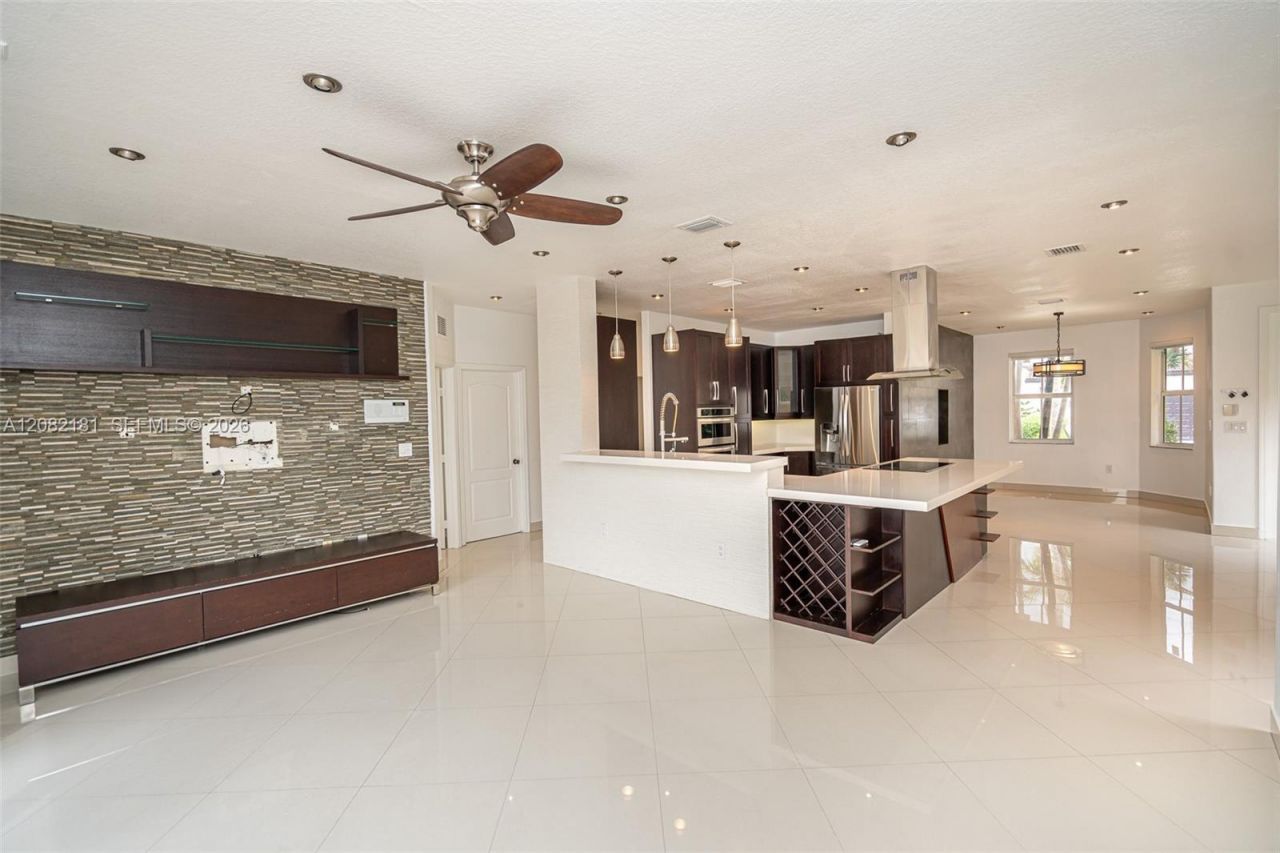 7670 NW 113th Path, Doral, FL 33178 Photo