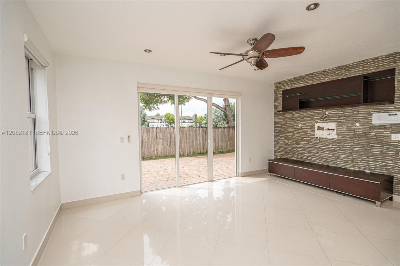 7670 NW 113th Path, Doral, FL 33178 Photo