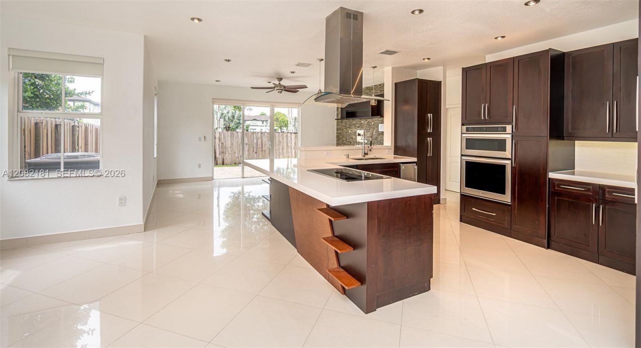 7670 NW 113th Path, Doral, FL 33178 Photo