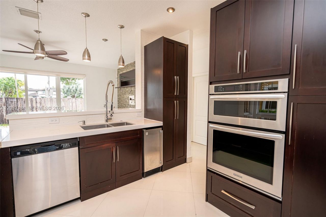 7670 NW 113th Path, Doral, FL 33178 Photo
