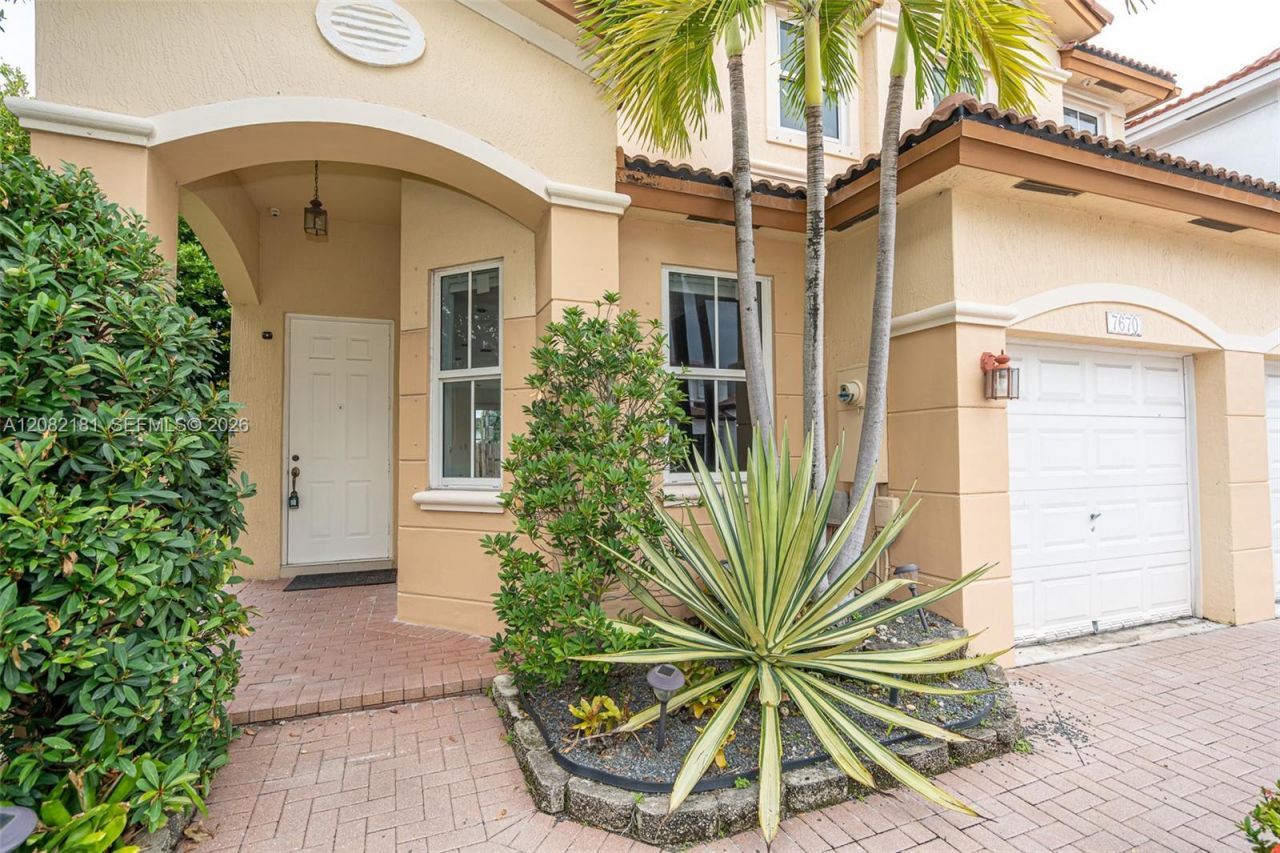 7670 NW 113th Path, Doral, FL 33178 Photo