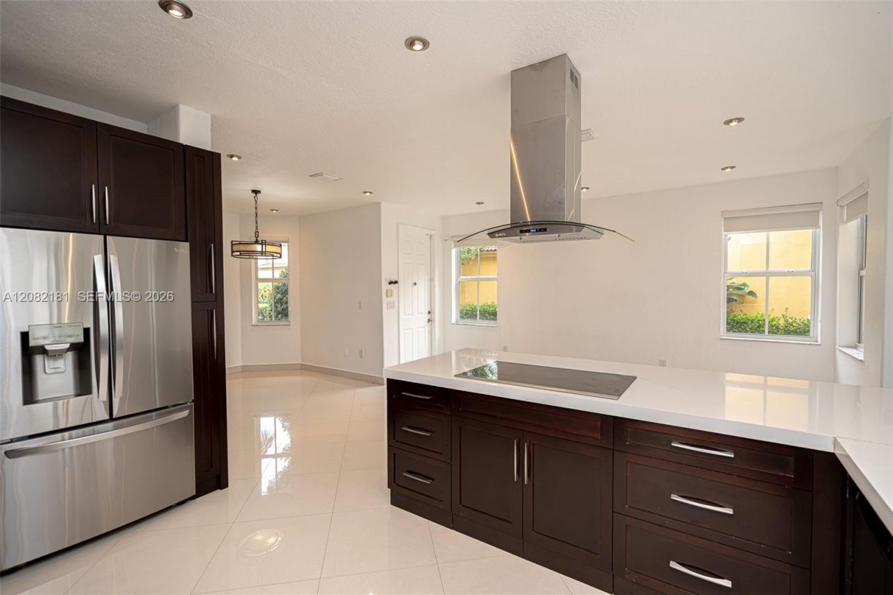 7670 NW 113th Path, Doral, FL 33178 Photo