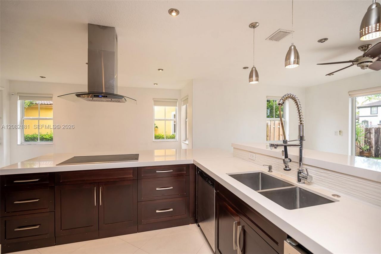 7670 NW 113th Path, Doral, FL 33178 Photo