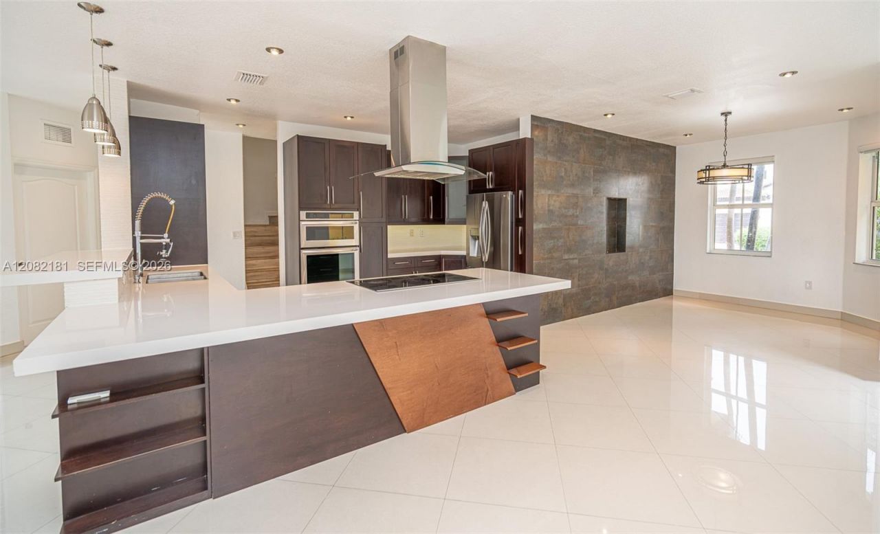 7670 NW 113th Path, Doral, FL 33178 Photo