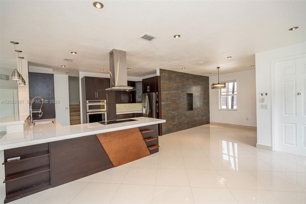 7670 NW 113th Path, Doral, FL 33178 Photo