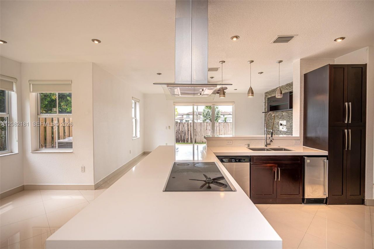 7670 NW 113th Path, Doral, FL 33178 Photo