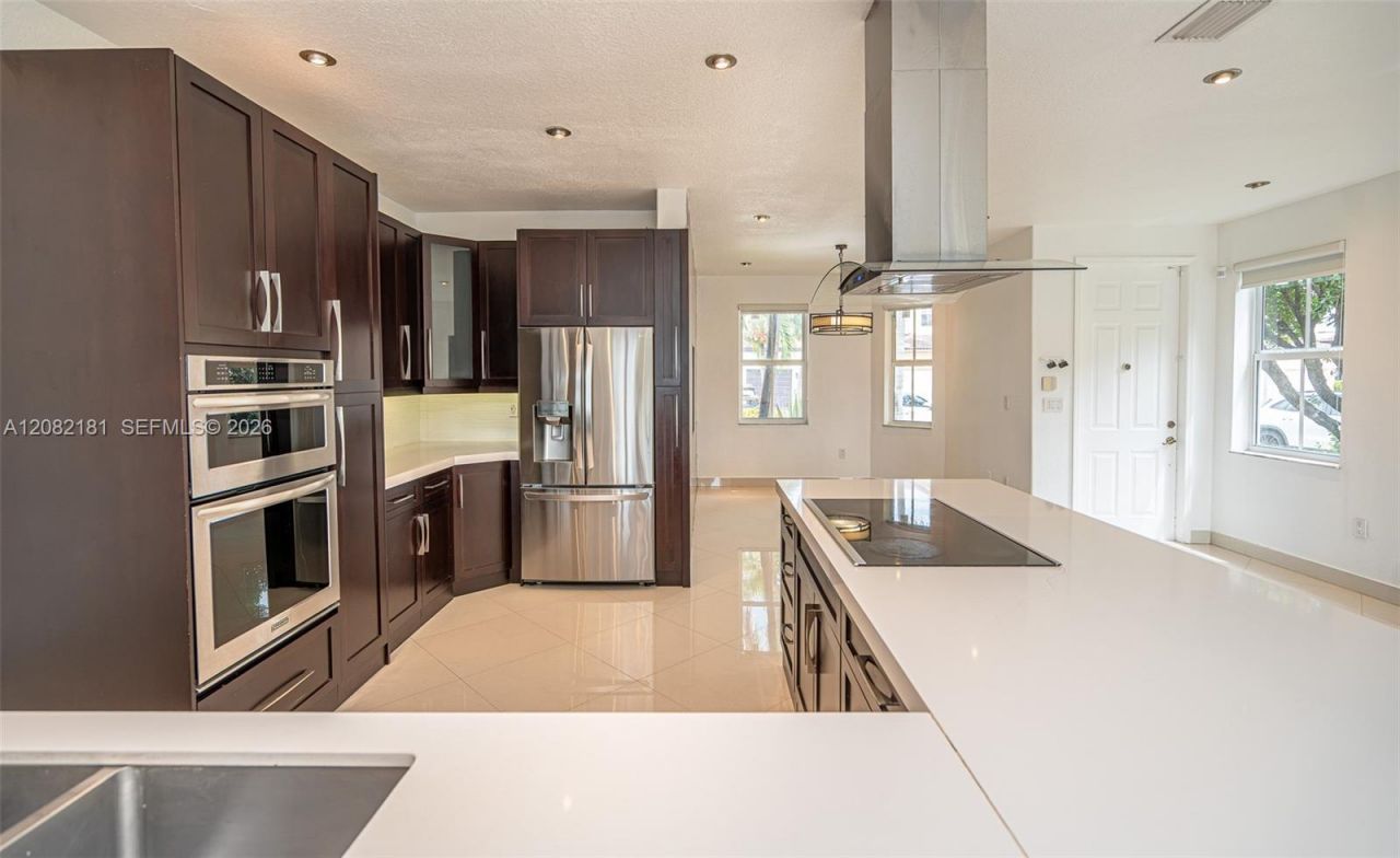 7670 NW 113th Path, Doral, FL 33178 Photo