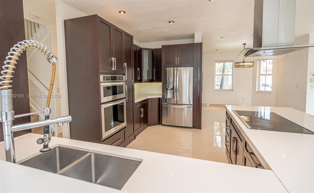 7670 NW 113th Path, Doral, FL 33178 Photo