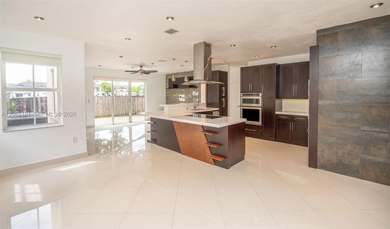 7670 NW 113th Path, Doral, FL 33178 Photo