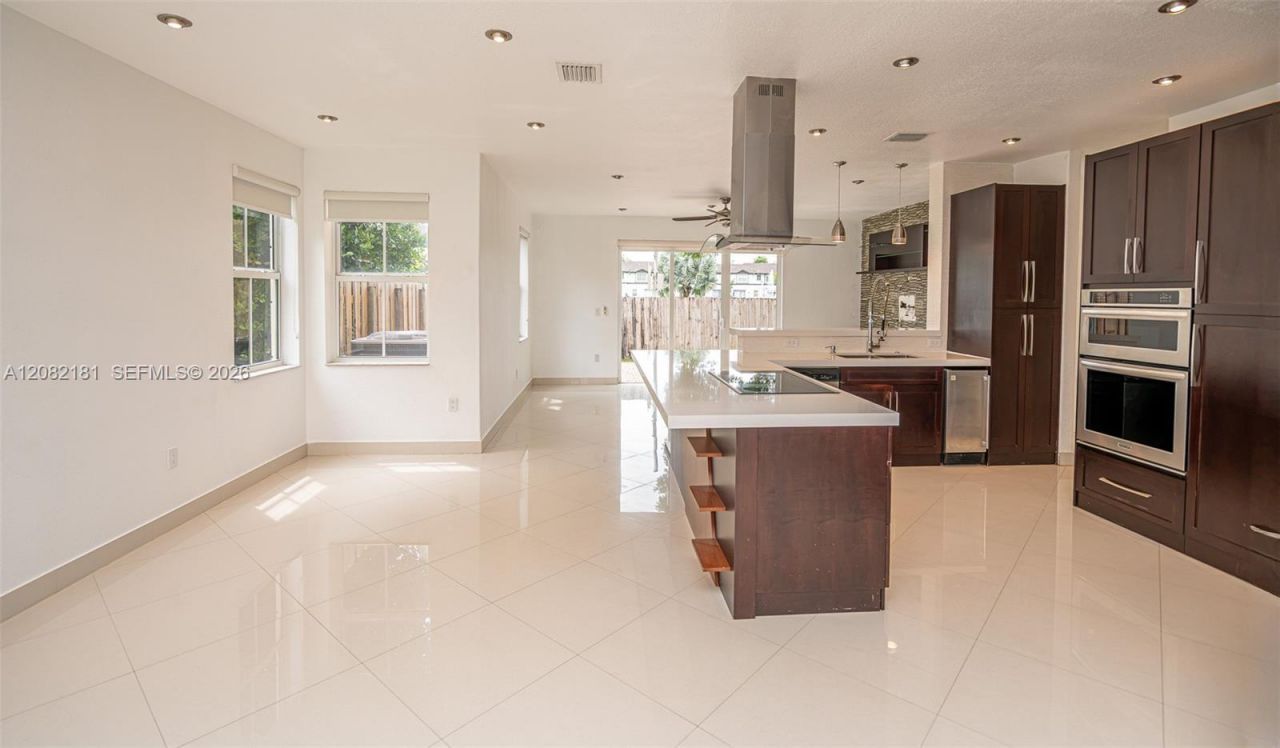 7670 NW 113th Path, Doral, FL 33178 Photo