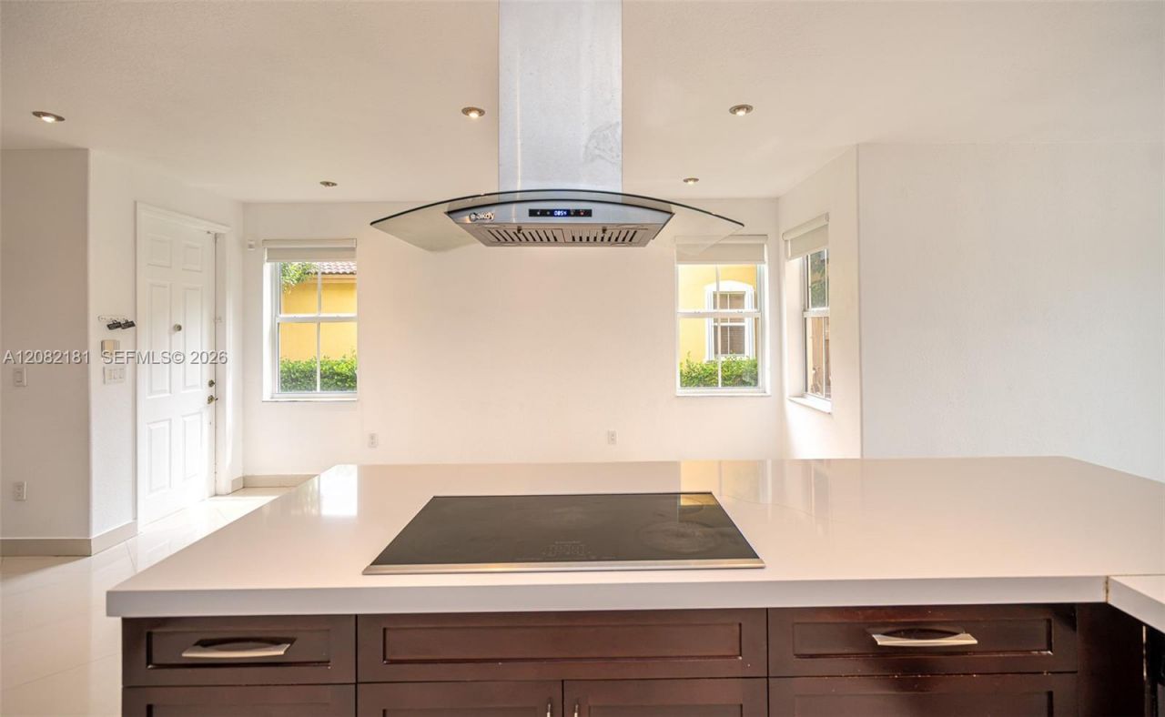 7670 NW 113th Path, Doral, FL 33178 Photo