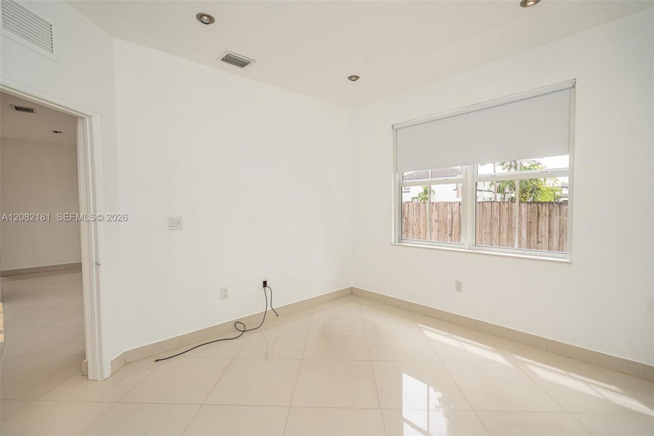 7670 NW 113th Path, Doral, FL 33178 Photo
