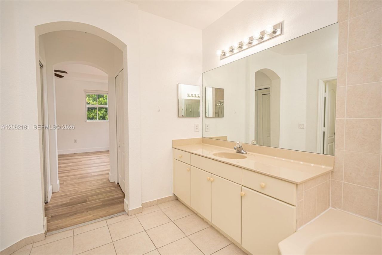 7670 NW 113th Path, Doral, FL 33178 Photo