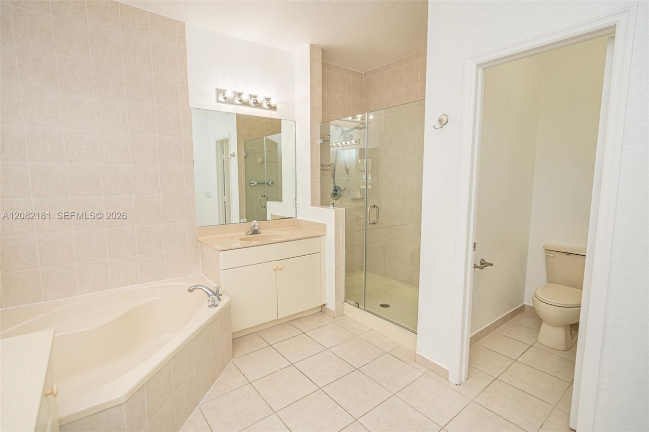 7670 NW 113th Path, Doral, FL 33178 Photo