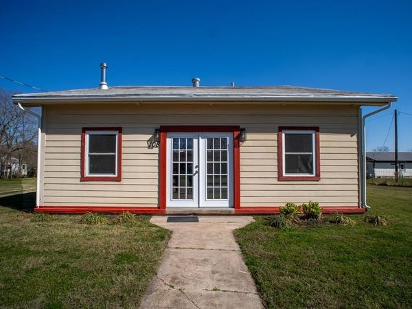 108 S Avenue C , Wortham, TX 76693