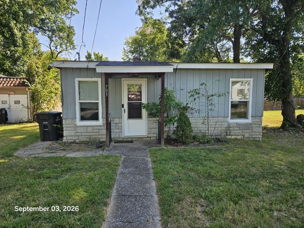 703 N James Street , Carbondale, IL 62901