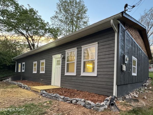 128 Crisp Rd , Lenoir City, TN 37771
