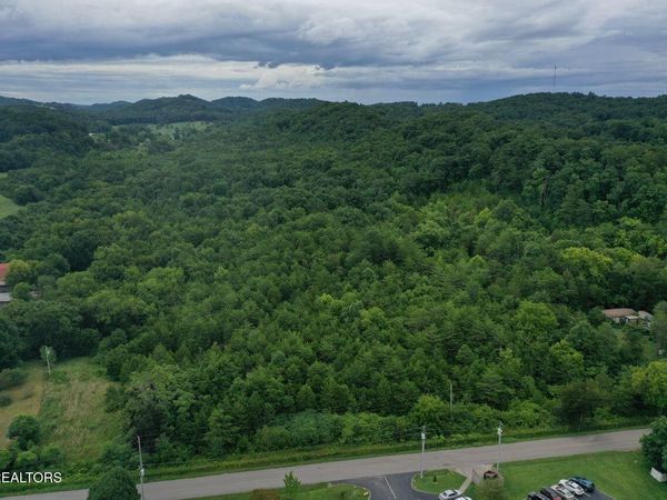 220 Milldale Rd , Dandridge, TN 37725