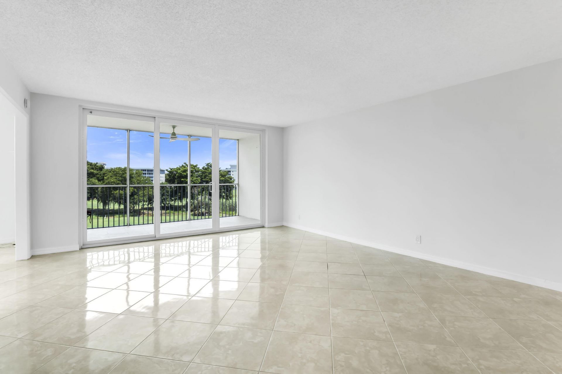2651 S Palm Aire Drive, Unit 410, Pompano Beach, FL 33069 Photo