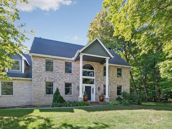 561 Bighorn Drive, Chanhassen, MN 55317