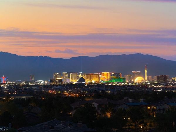 8 Olympia Chase Drive , Las Vegas, NV 89141