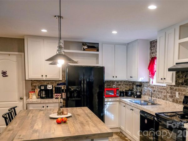 30 & 32 W Skyland Circle, Asheville, NC 28804