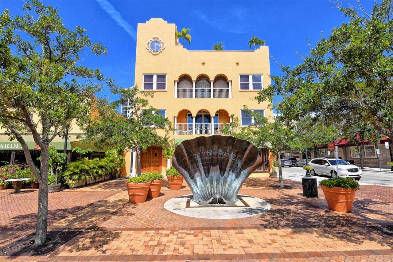 516 Laurel Park Drive, Sarasota, FL 34236 Photo