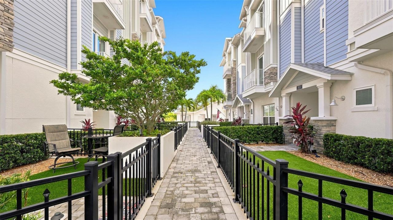 516 Laurel Park Drive, Sarasota, FL 34236 Photo