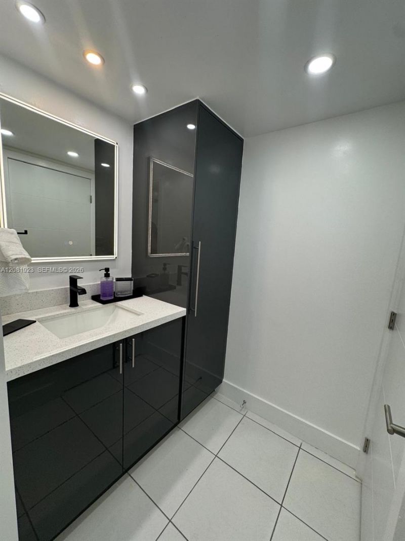 17011 N Bay Rd , Unit 106, Sunny Isles Beach, FL 33160 Photo