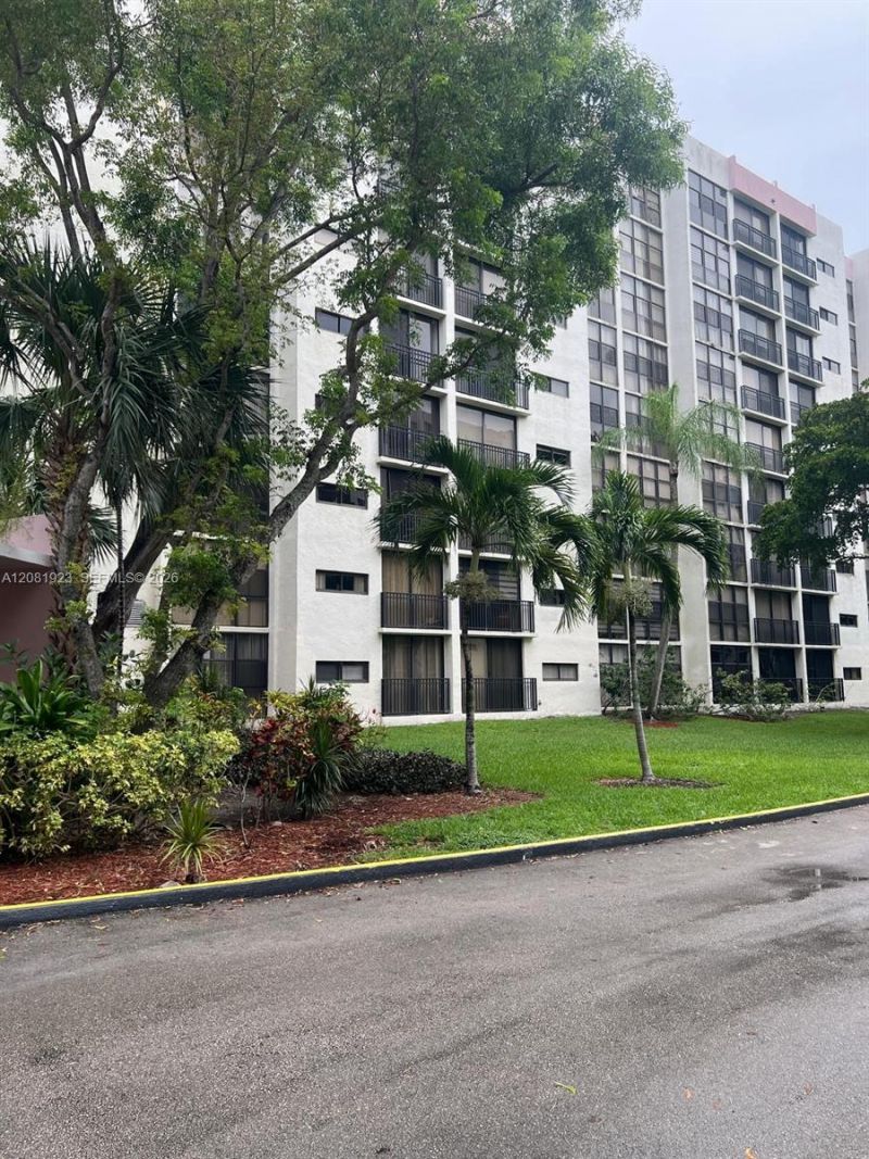 17011 N Bay Rd , Unit 106, Sunny Isles Beach, FL 33160 Photo