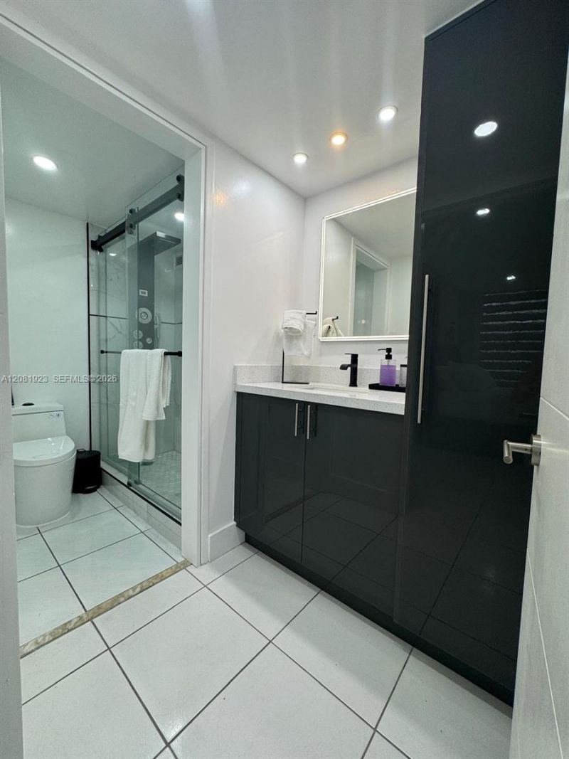 17011 N Bay Rd , Unit 106, Sunny Isles Beach, FL 33160 Photo