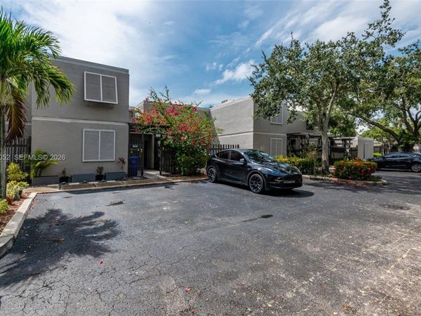 1504 NW 112th Ter , Pembroke Pines, FL 33026