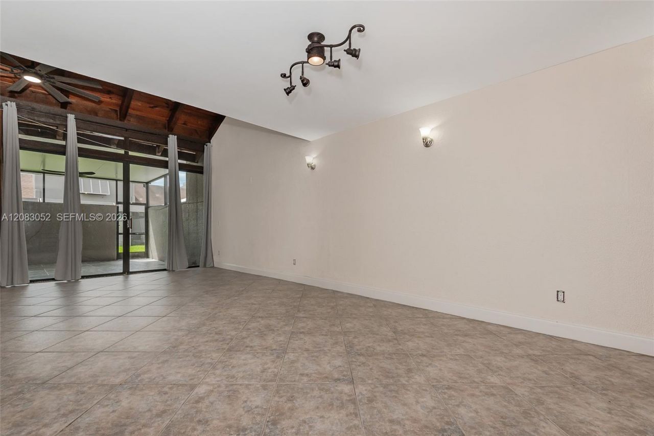 1504 NW 112th Ter, Pembroke Pines, FL 33026 Photo