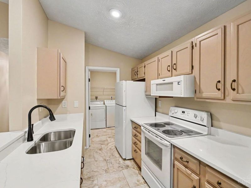 977 Cedar Ridge Drive, Unit 10, Pierce Township, OH 45245 Photo 5
