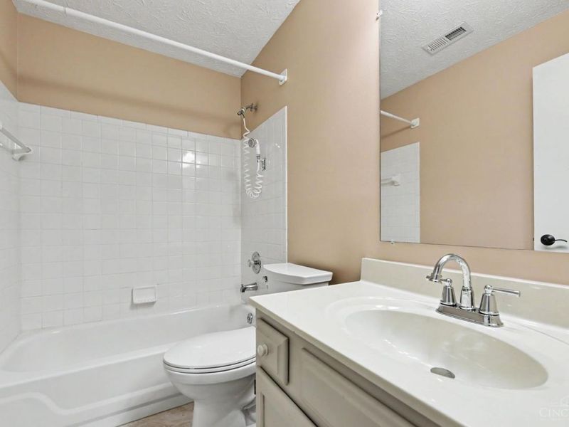 977 Cedar Ridge Drive, Unit 10, Pierce Township, OH 45245 Photo 9