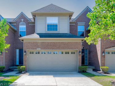 41211 N MAPLEWOOD Drive , Canton Township, Mi 48187
