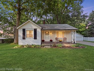 920 W Gardenia Avenue , Madison Heights, Mi 48071