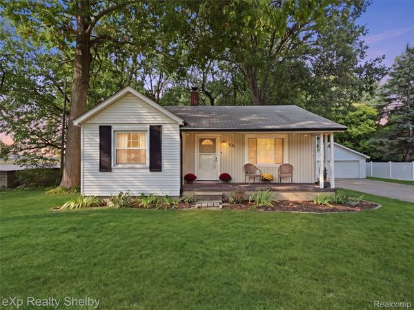 920 W Gardenia Avenue , Madison Heights, Mi 48071