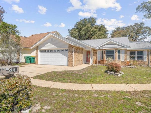 200 Woodland Park Circle, Mary Esther, FL 32569