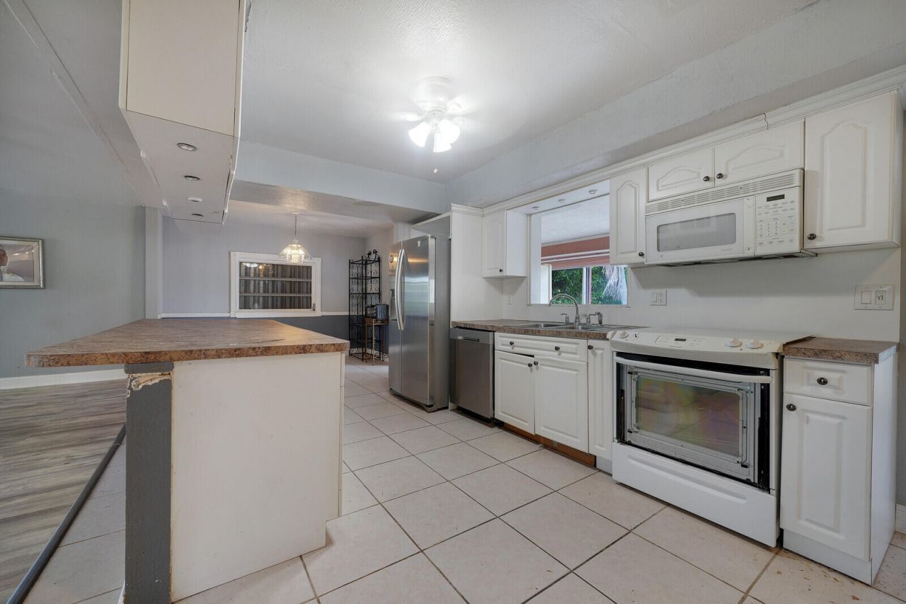 6311 NW 72nd Avenue, Tamarac, FL 33321 Photo