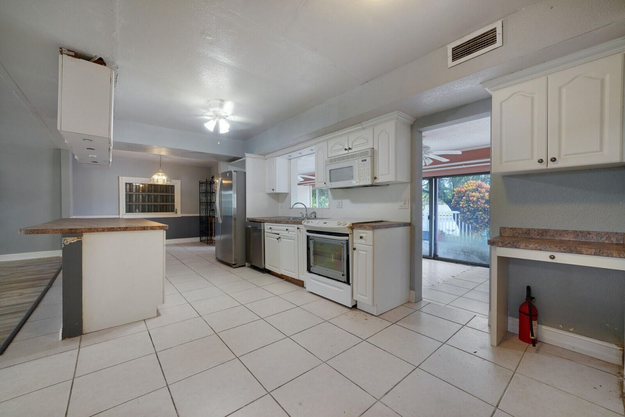 6311 NW 72nd Avenue, Tamarac, FL 33321 Photo