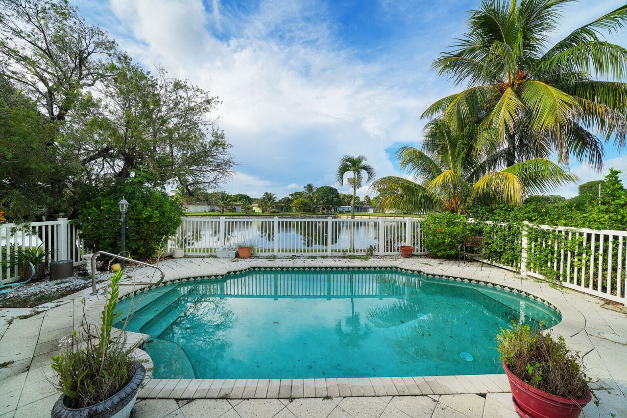 6311 NW 72nd Avenue, Tamarac, FL 33321 Photo