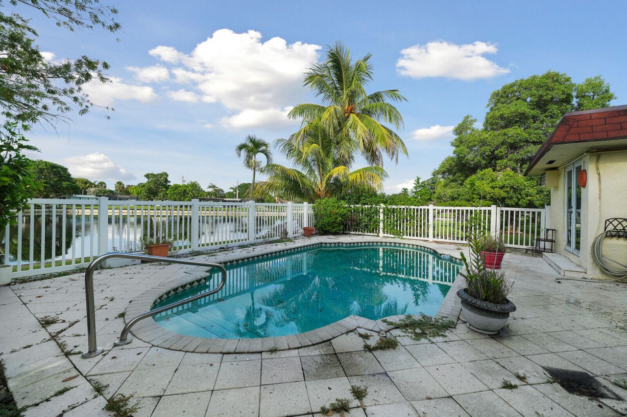 6311 NW 72nd Avenue, Tamarac, FL 33321 Photo