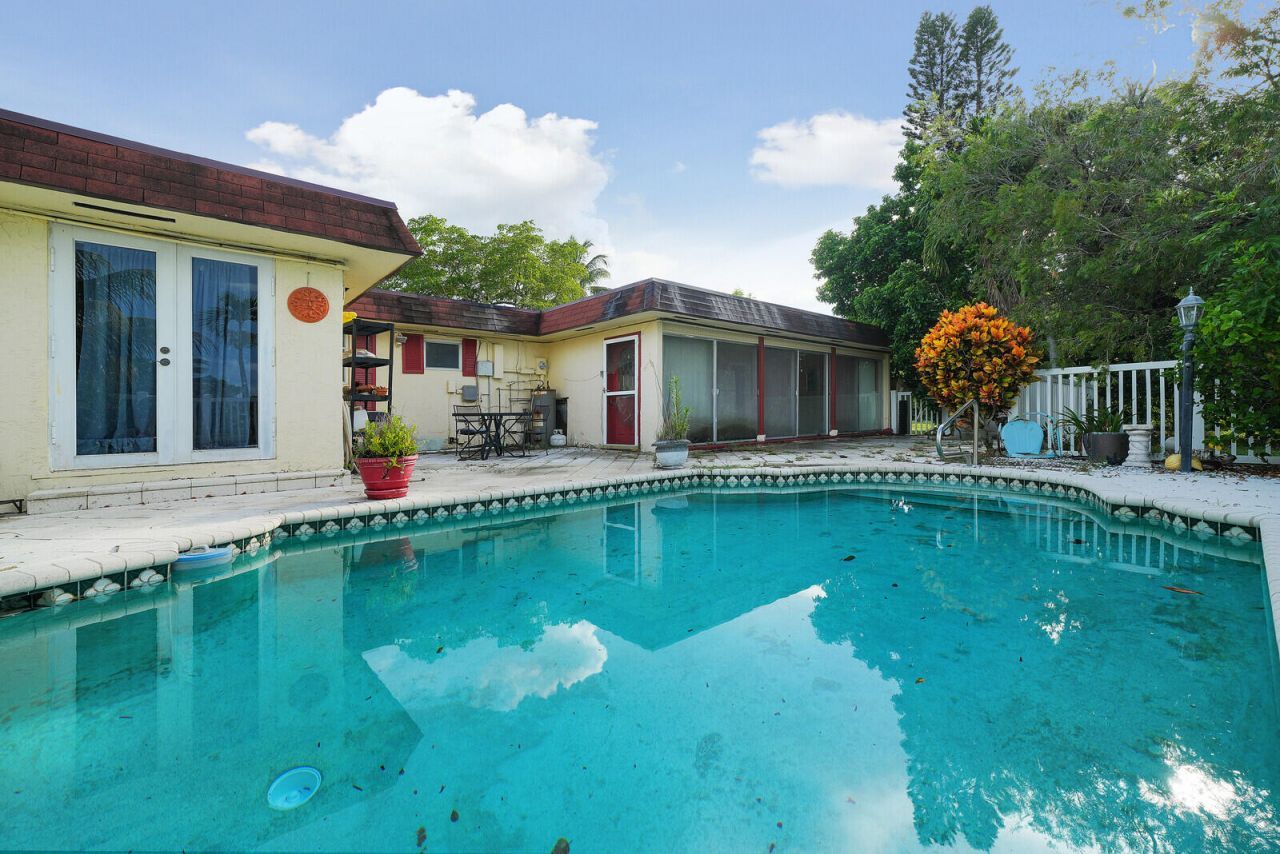 6311 NW 72nd Avenue, Tamarac, FL 33321 Photo