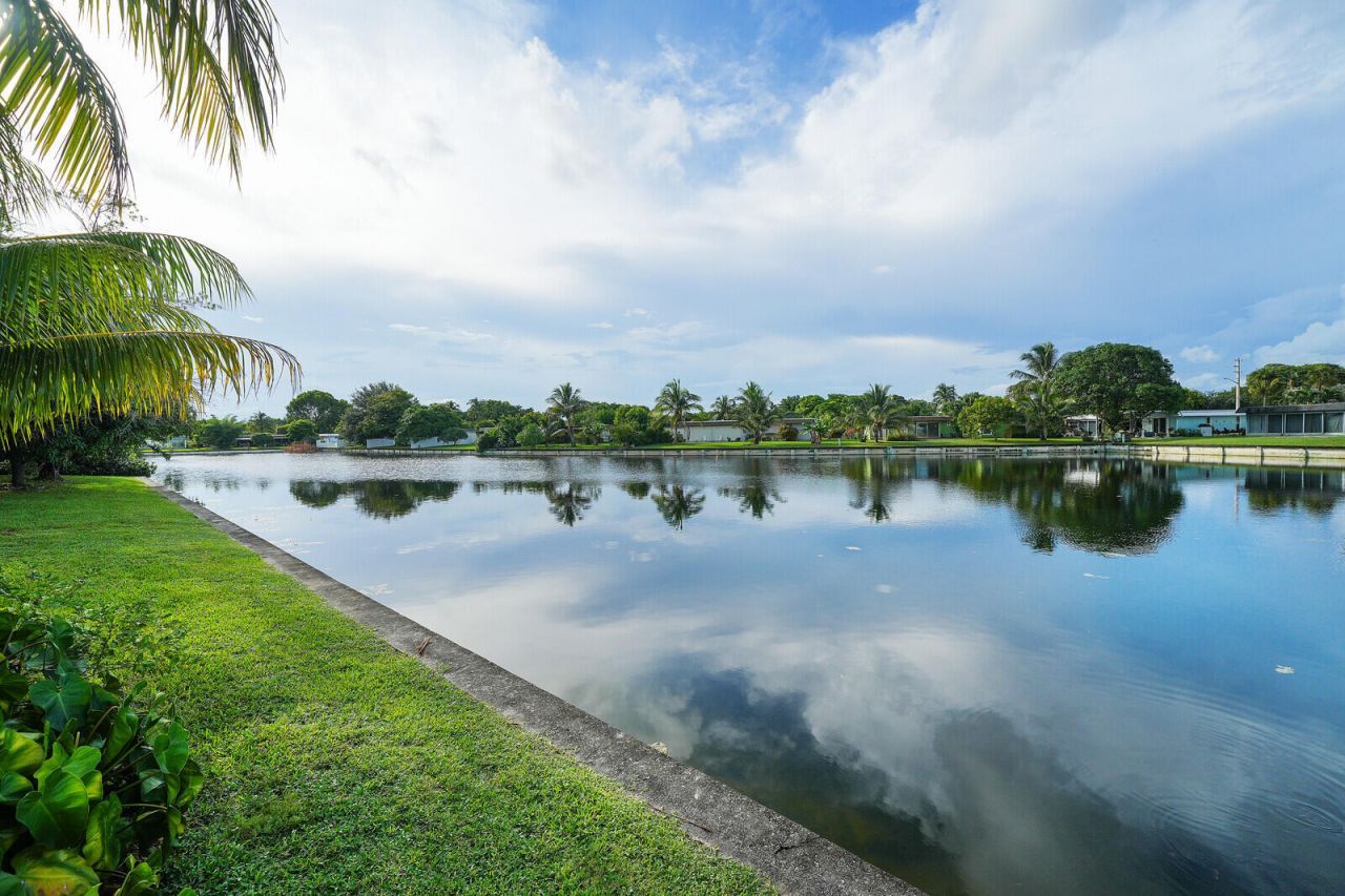 6311 NW 72nd Avenue, Tamarac, FL 33321 Photo