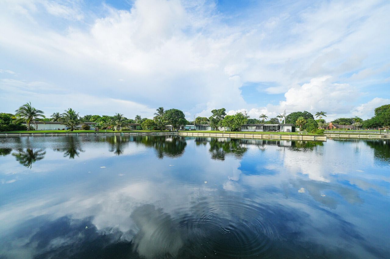 6311 NW 72nd Avenue, Tamarac, FL 33321 Photo