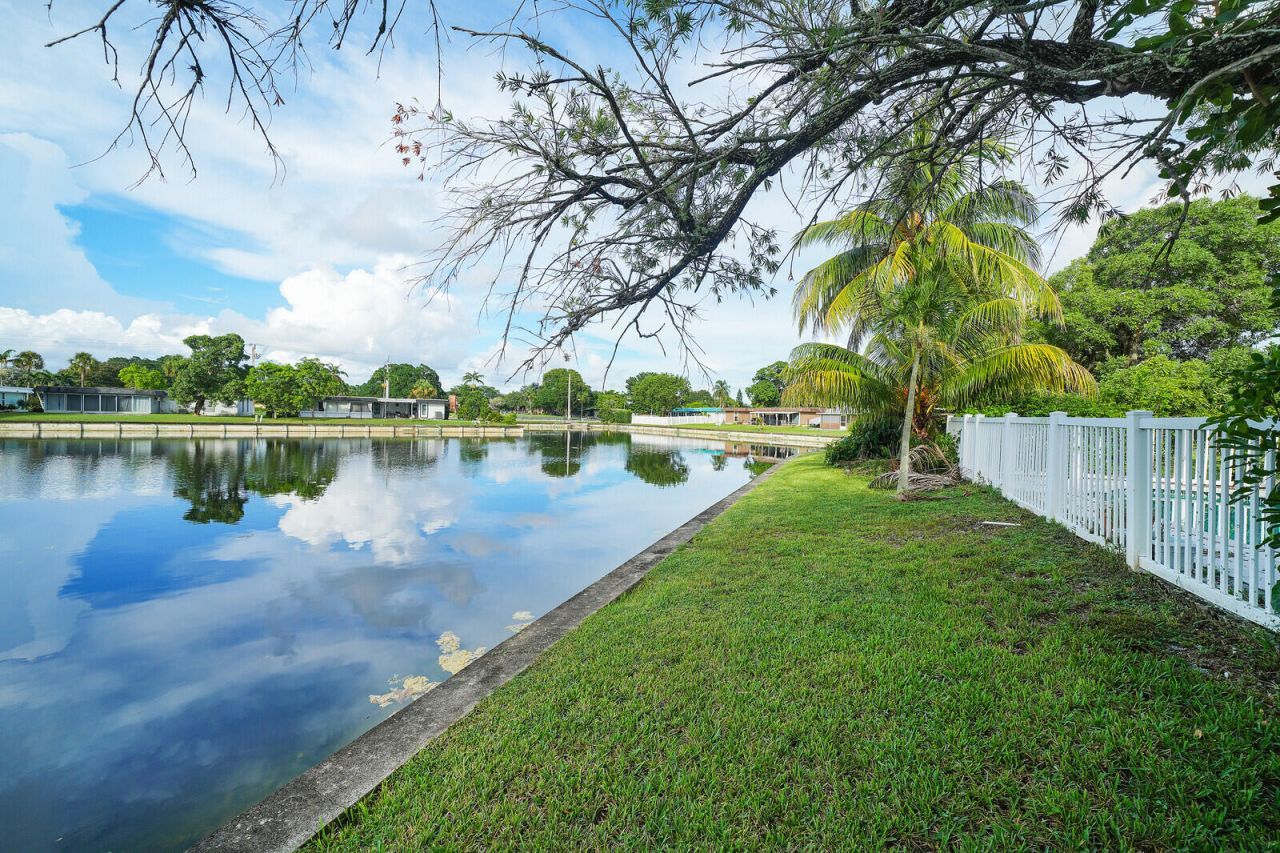 6311 NW 72nd Avenue, Tamarac, FL 33321 Photo