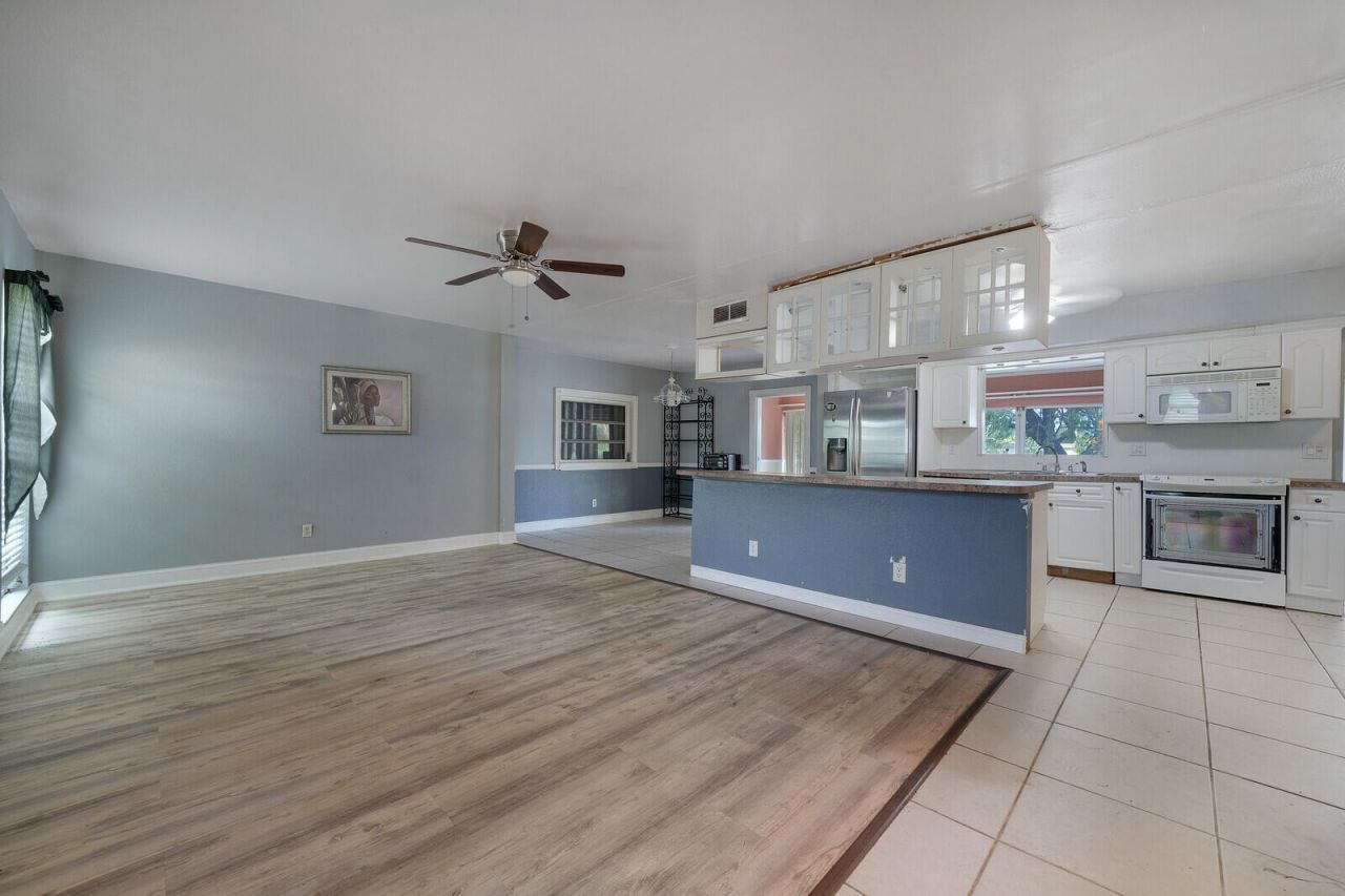 6311 NW 72nd Avenue, Tamarac, FL 33321 Photo